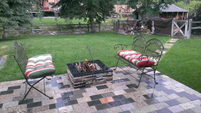 StoneTek Recycled Granite Earth Blend Pavers